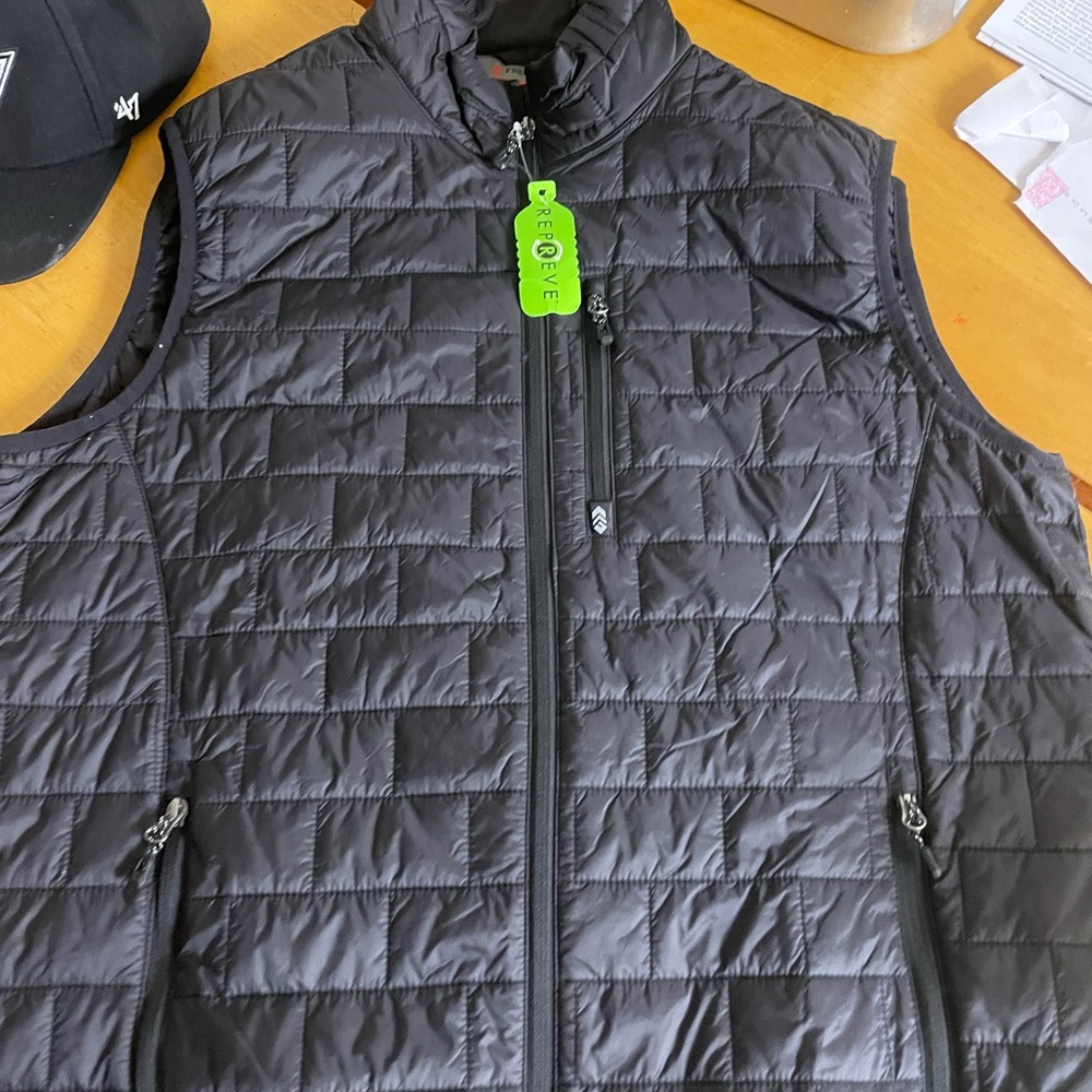 Free Country Men's Black Quilted Vest